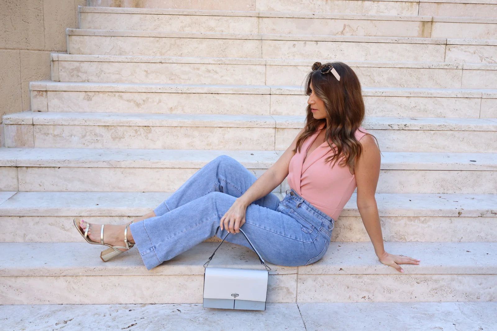 Model with alessia jade bag